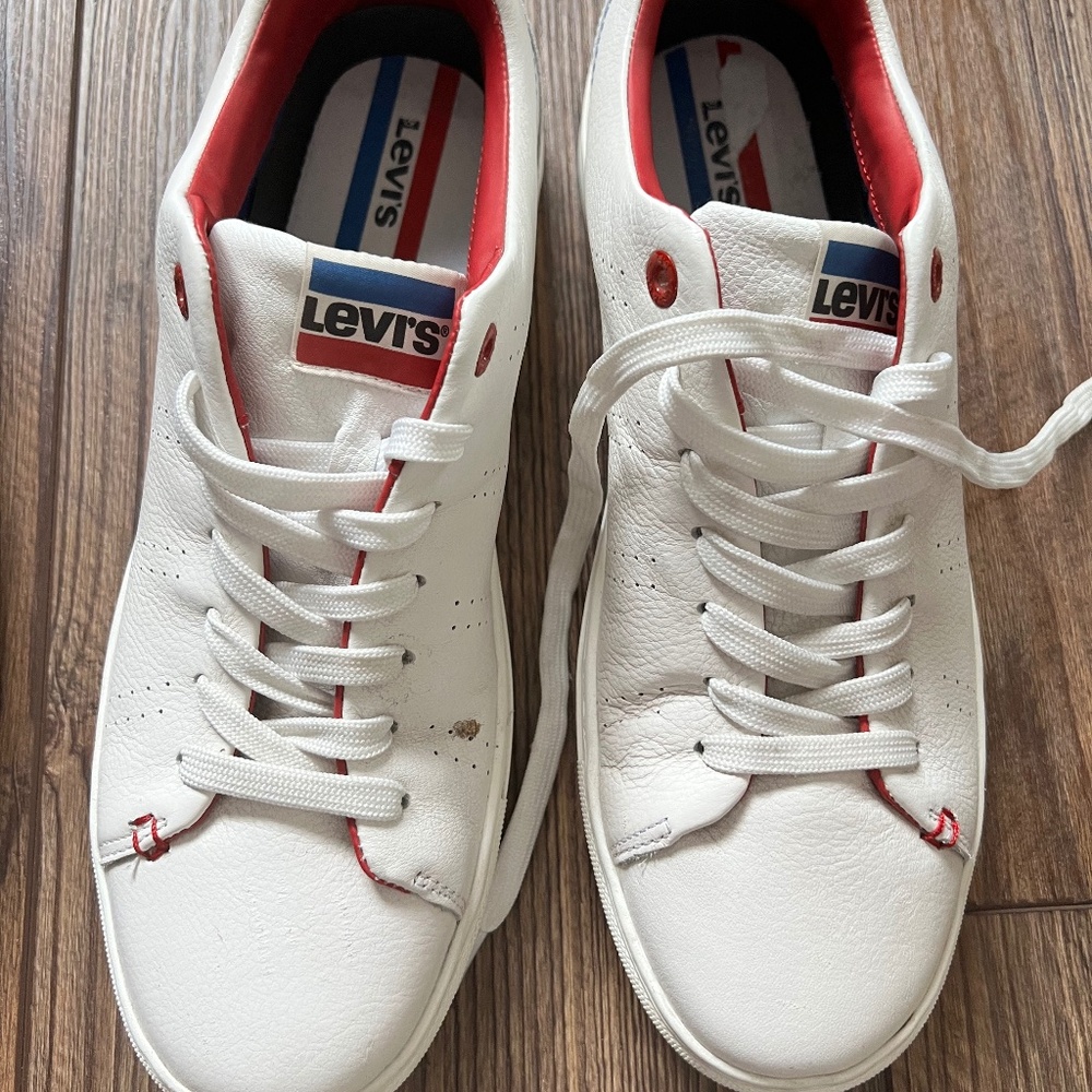Levi’s sneakers size 11.5